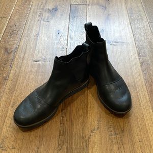 Sorel boots size 8.5